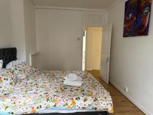 Central London 2BR Flat Ideal for Work & Family