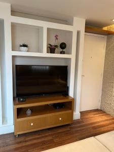 Flat reformado limpeza diaria uma quadra e meia da Av Paulista