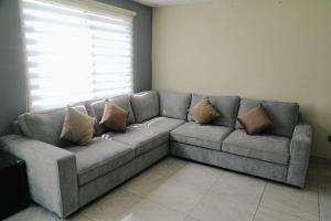 Casa amplia, 3 recámaras, patio y estacionamiento