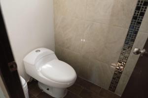 Casa amplia, 3 recámaras, patio y estacionamiento