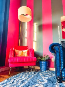 Dollys Yacht Club - Cozy Retreat Near Broadway