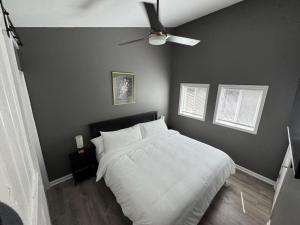 Lily Pad Modern Mountain Chalet on 19 Private Acres with Fire Pit