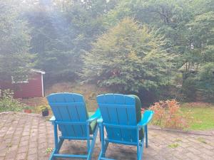 Charming Lake Cottage with Sauna