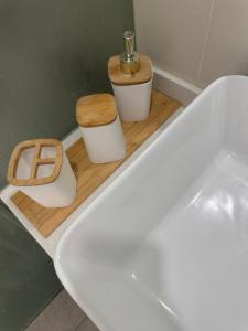 La Casa Zen - Cozy Studio with private Wi-Fi, complimentary access to Fitness Centre, swimming pool and stunning city view located near the CBD of Ortigas, Makati, BGC