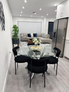Modern 3BR-3 Bath Home near Calle 8 & Brickell 1GB Wi-Fi Speed