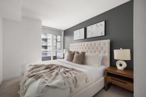 Stylish 1BR Condo with Patio Steps from Waterfront