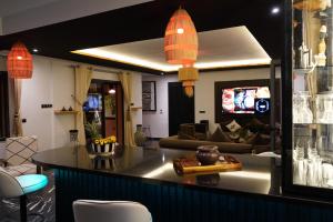 Design Art Gallery Apartment Marrakech swimming pool on the Roof