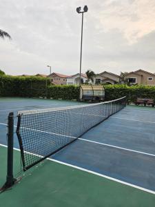 Via Samborondón Ciudad Celeste, Tipo Mansión, 5 camas, 4 hab, piscina gym