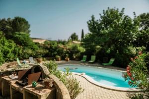 Family Home With Pool Near Lake Salagou