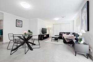 5-bedroom home near Crown Casino, Swan River and Victoria Park