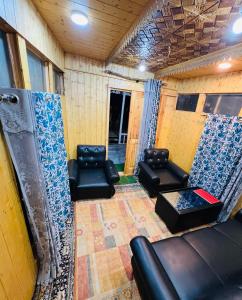 houseboat star ruby snow view