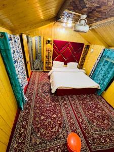 houseboat star ruby snow view