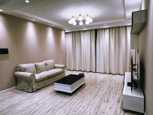 Cozy furnished Brand-New City Center UB Apartment