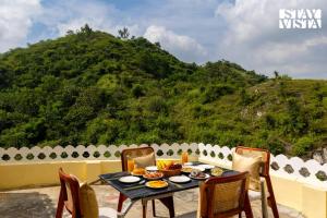 StayVista at Samar Fateh Garh with Bonfire, Lawn, AC