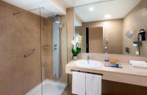 Junior Suite room in Occidental Cádiz