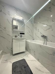 Видові Апартаменти Residential GREAT ліфт, вода, тепло WiFi Працюють без світла