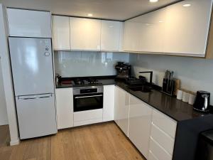 Manly Oasis With Pool, Gym & Sauna 100m to Beach