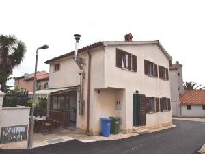 Holiday Home in Banjole near Adriatic Beach