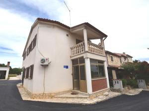 Holiday Home in Banjole near Adriatic Beach