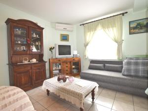 Holiday Home in Banjole near Adriatic Beach