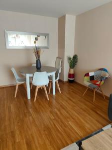 Chambre privée avec balcon de 3,5 m2 dans un appartement avec parties communes partagées