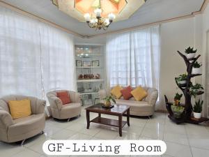 35 Amistad Guesthouse for family of 20 guest