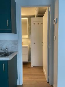 Bright apartment with private parking near Ghent city centre