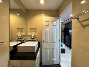 Cozy apartment near the sea