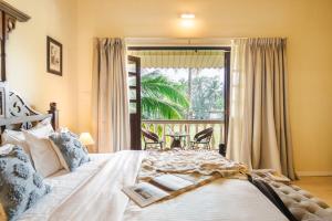 StayVista at Casa Verano with Pool, BBQ