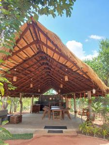 Habarana Chena Hut - Air conditioning Private Cabana with Balcony