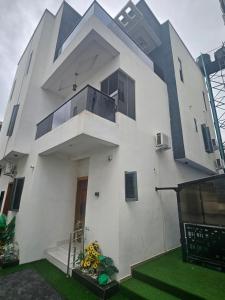 5 Bedrooms and 5 Bathrooms Luxury Duplex With Private Swimming Pool