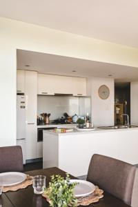 City Views, Beaufort St, 120sqm, Multiple Beds