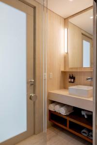 Capitalia Modern 1BR with Rooftop Jacuzzi & Gym