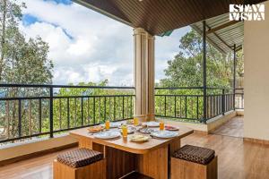 StayVista at The Green Nook - Pool, Views & Wi-Fi