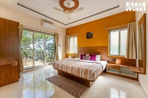 StayVista at The Green Nook - Pool, Views & Wi-Fi