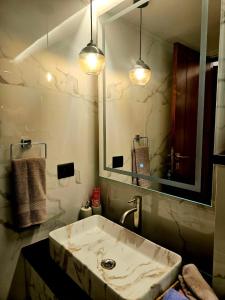 Blissful 5BHK, Golf Course Road by Micasso home, No Party