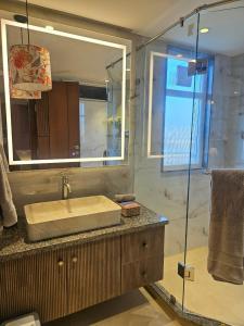 Blissful 5BHK, Golf Course Road by Micasso home, No Party