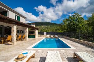 Villa Admiral Your Idyllic Retreat in rural area of Trogir hinterland