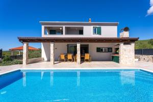 Villa Admiral Your Idyllic Retreat in rural area of Trogir hinterland