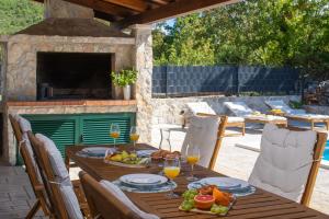Villa Admiral Your Idyllic Retreat in rural area of Trogir hinterland