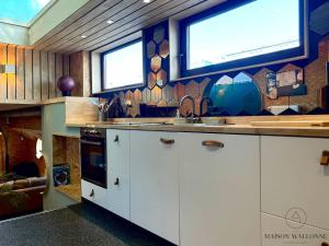 La péniche de Santa Cruz - Sur la Meuse, centre ville