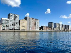 La péniche de Santa Cruz - Sur la Meuse, centre ville