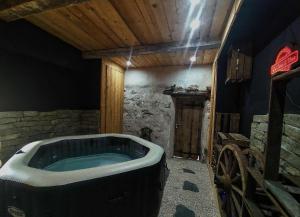 LA GRANGE SAVOYARDE-Spa-Piscine-Proche lac-Charme-Détente- 3 Etoiles