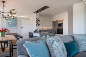 Laridae Luxe - 3BD Central APT w Pool