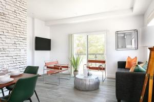 Spacious 4BR LA Getaway with Parking and Fast Wi-Fi