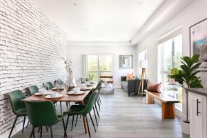 Spacious 4BR LA Getaway with Parking and Fast Wi-Fi