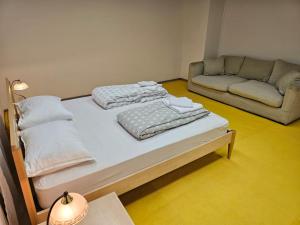 Privat Grosse Zimmer -Mars- mit gemeinsamer Küche und Bad in Altstadt Chur