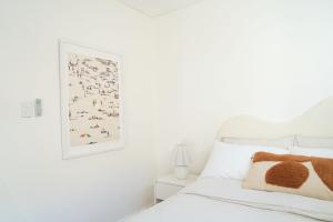 Sunny Beachside Top Floor with Parking