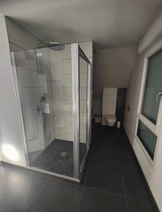 Belle chambre et salle de bain privée