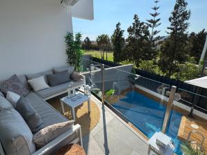 Luxury Hillside Villa, Private Pool, Ocean & Golf View